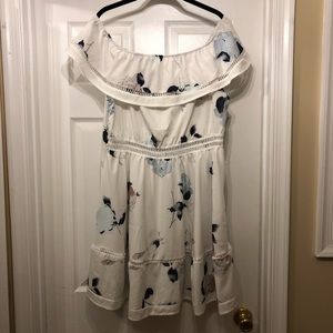 New floral spring dress with subtle cut outs 2XL